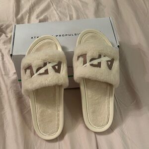 APL Women's shearling slides Cream Slipper new box size 10